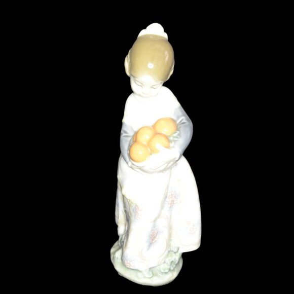 Lladro Figurine Girl With Oranges Home Accents And Decor - Picture 2 of 5